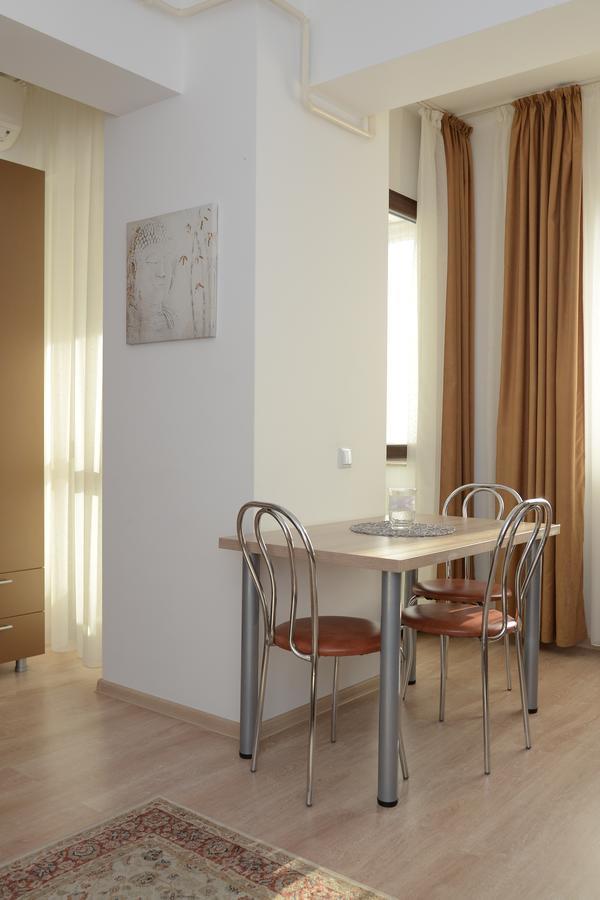 Cozy Apartments - City Center 雅西 外观 照片